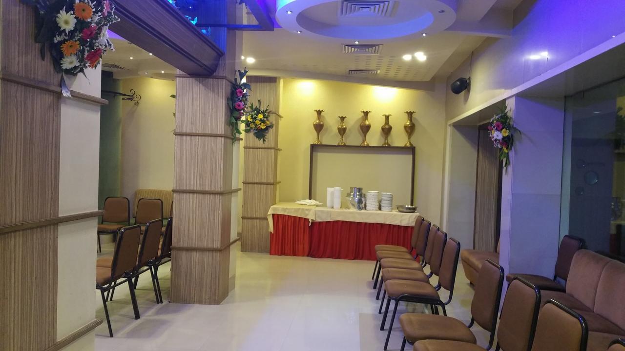 Hotel Panchratna Panvel Kültér fotó