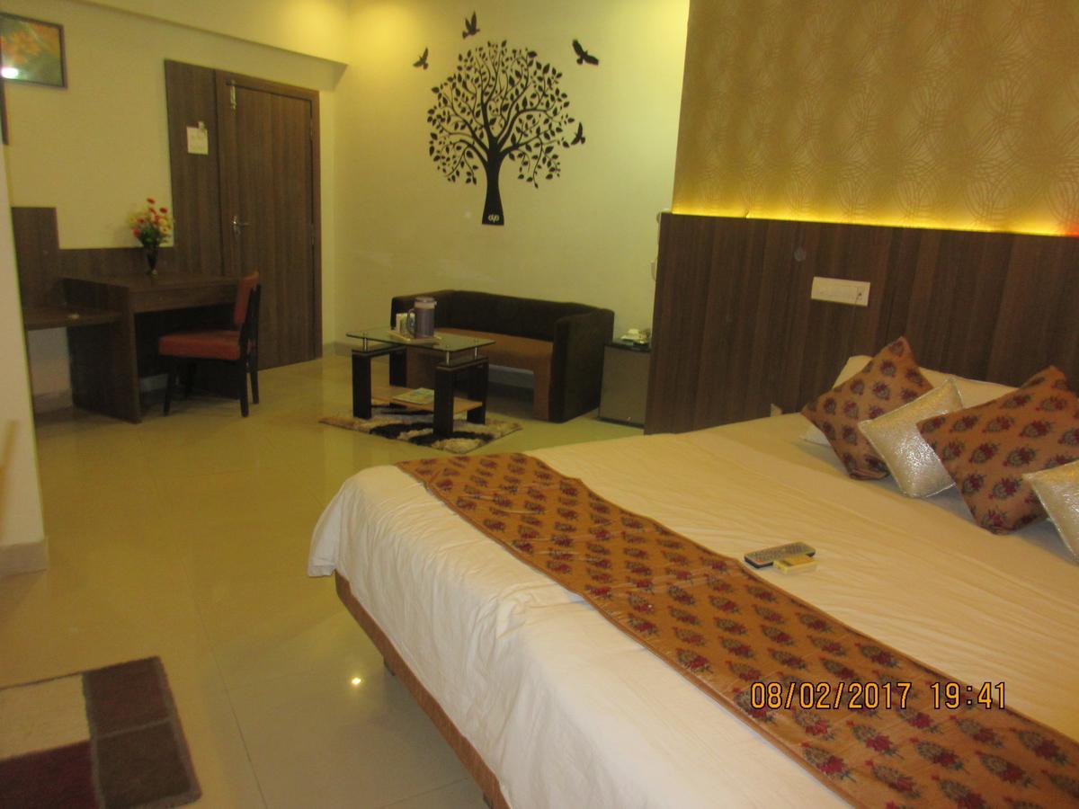Hotel Panchratna Panvel Kültér fotó