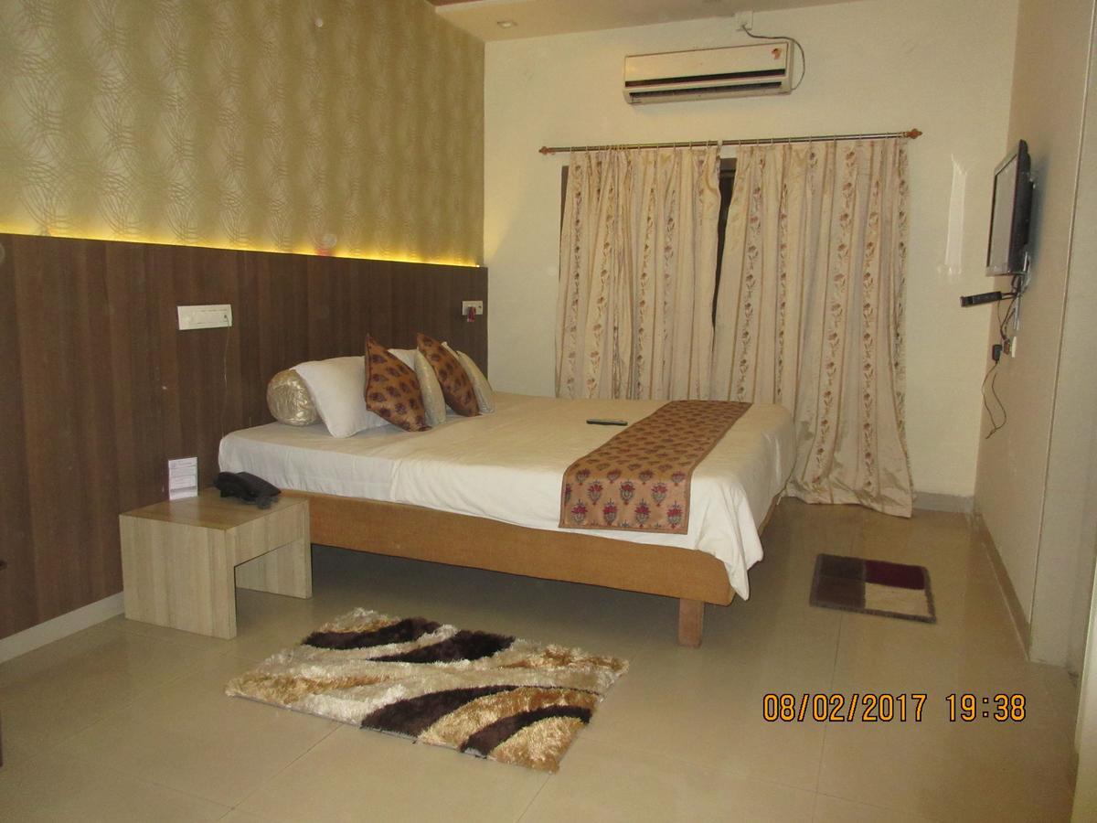 Hotel Panchratna Panvel Kültér fotó