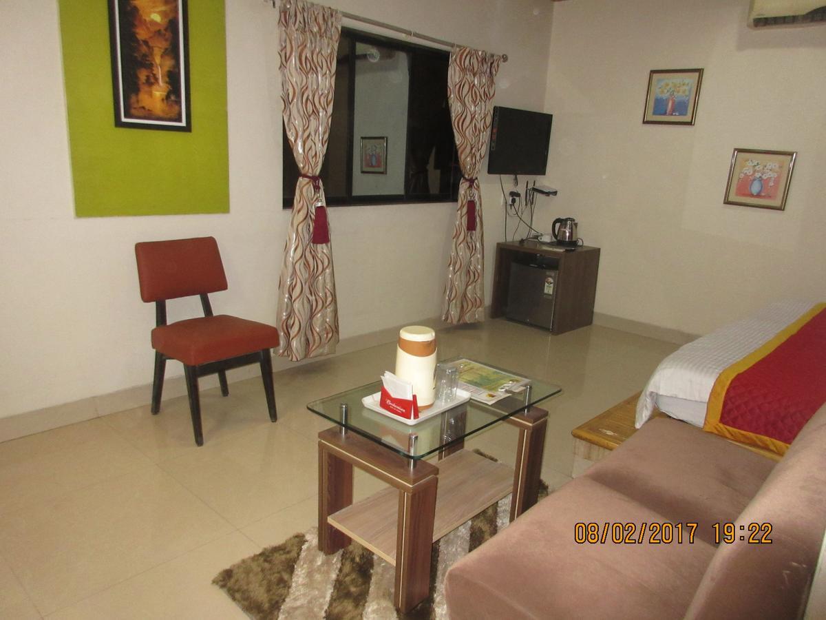 Hotel Panchratna Panvel Kültér fotó