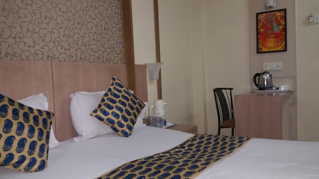 Hotel Panchratna Panvel Kültér fotó