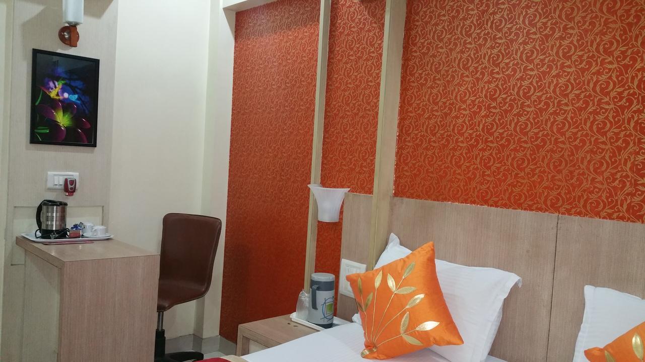 Hotel Panchratna Panvel Kültér fotó